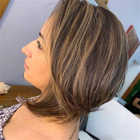 cabelo morena iluminada cabelo curto|Morena iluminada em cabelo curto: cuidados, dicas e。